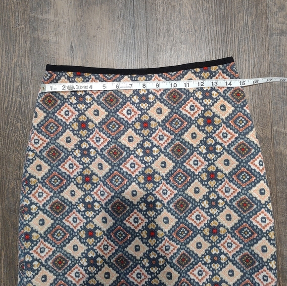 Loft abstract pattern mini skirt in muted fall colors - size 2 - Picture 8 of 10